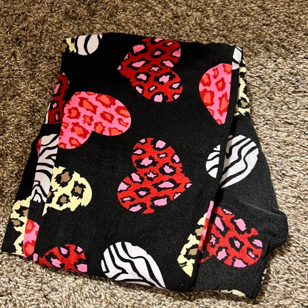Animal print heart leggings